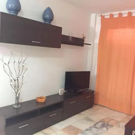 3 Bedrooms With Furnished Balcony And Wifi At Arona 아파트
